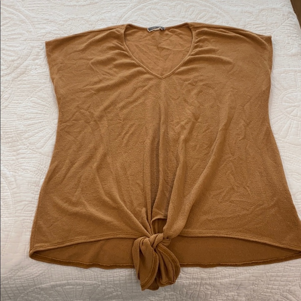 Tshirt with knot detail
